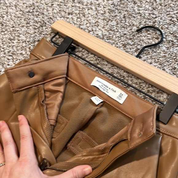 Abercrombie NWT Skinny High Rise Brown Leather Pants Slit Bottom Size 24 Short - Picture 3 of 6